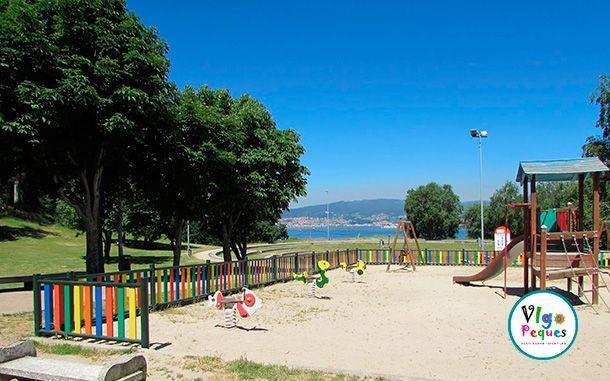 Columpios en el Parque A Riouxa de Vigo