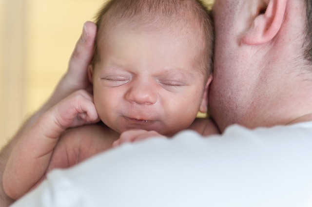 El permiso de paternidad en el 2021 se amplía a 16 semanas: cómo solicitarlo y cómo se reparten