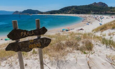 Desaconsejan el baño en Rodas y Figueiras, en las Islas Cíes, por contaminación microbiológica