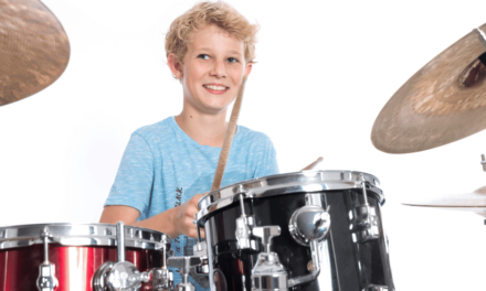 Vigosónico: Clases Gratuitas de Guitarra, Canto, Bajo y Batería para Jóvenes