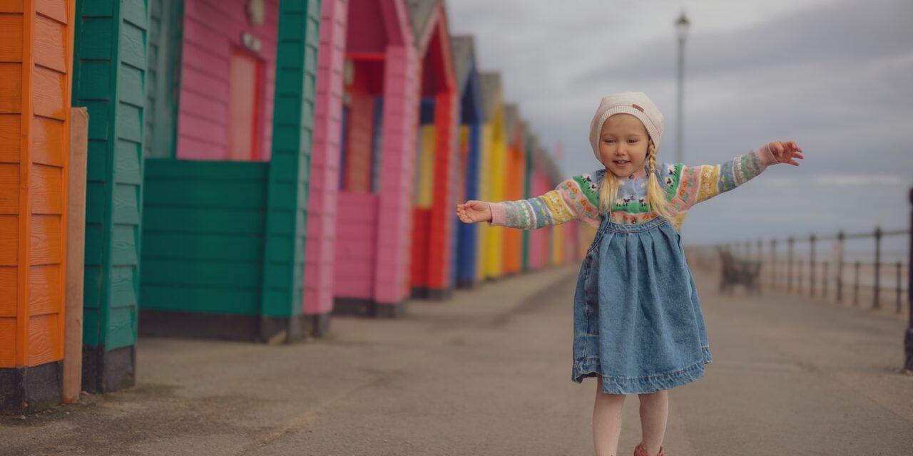 Cómo vestir a los peques para viajar con estilo (y sin dramas)