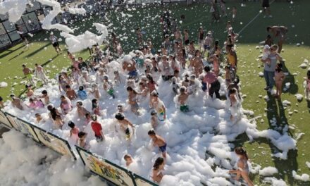 Lalín refresca el verano con juegos de agua y fiesta de la espuma todos los miércoles