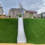 Nuevo parque infantil das Regas en Pontevedra con tobogán y zona de escalada