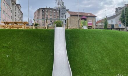 Nuevo parque infantil das Regas en Pontevedra con tobogán y zona de escalada