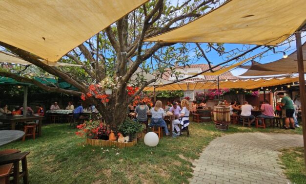 A Casa Pequena, la tapería rústica que conquista por su cocina y su ambiente
