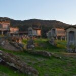 Los espigueiros de Lindoso: más de 60 hórreos junto a un castillo medieval